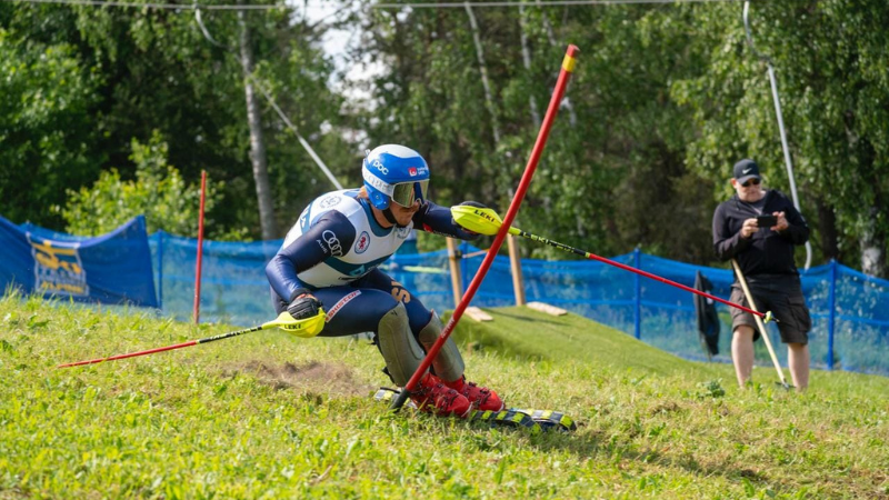 Carl Söderlund laddar inför säsongens sista tävlingar. Foto: Grasski.net