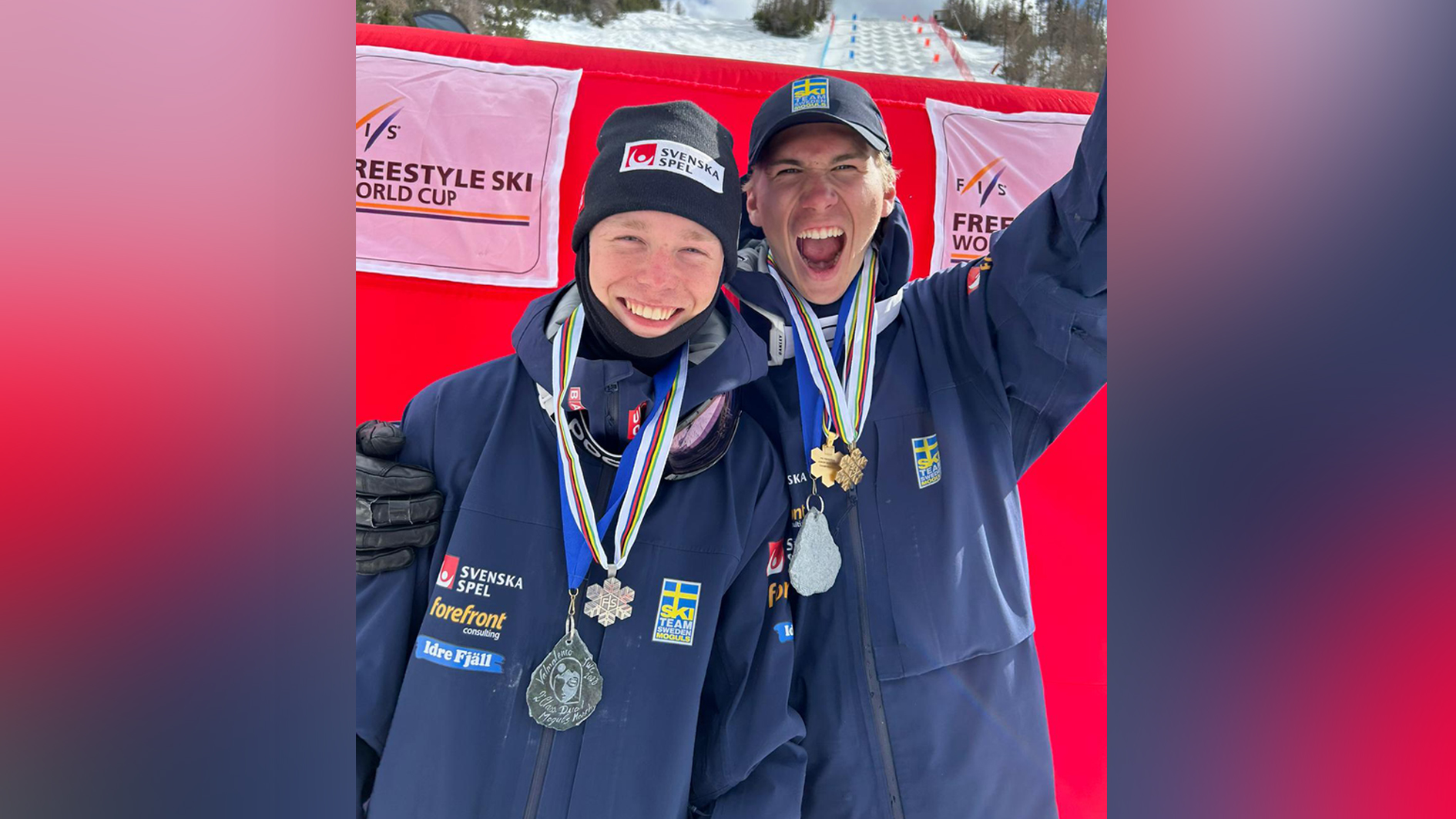 Emil Holmgren och Filip Gravenfors gjorde varandra sällskap på pallen på JVM:s sista dag. Foto: STSM